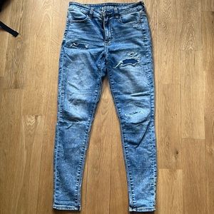 American Eagle Light Wash Skinny Jeans